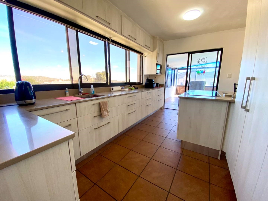 7 Bedroom Property for Sale in Myburgh Park Western Cape